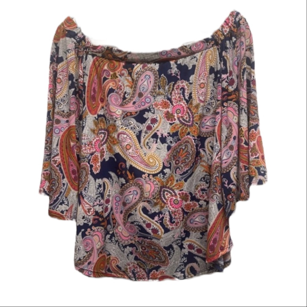 Beautiful Veronica M top off or on the shoulder top size M
